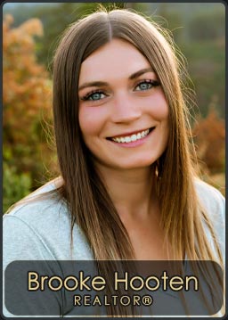 Brooke Hooten, Agent for CENTURY 21 RiverStone located in the Sandpoint Office